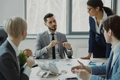 reunión estratégica para los ajustes legales de tu empresa con asesoría legal laboral Ecuador