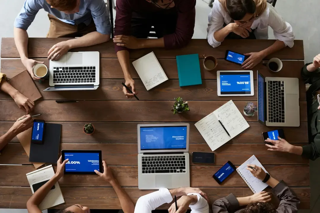 equipo de asesoria legal laboral ecuador colaborando en estrategia y planificación